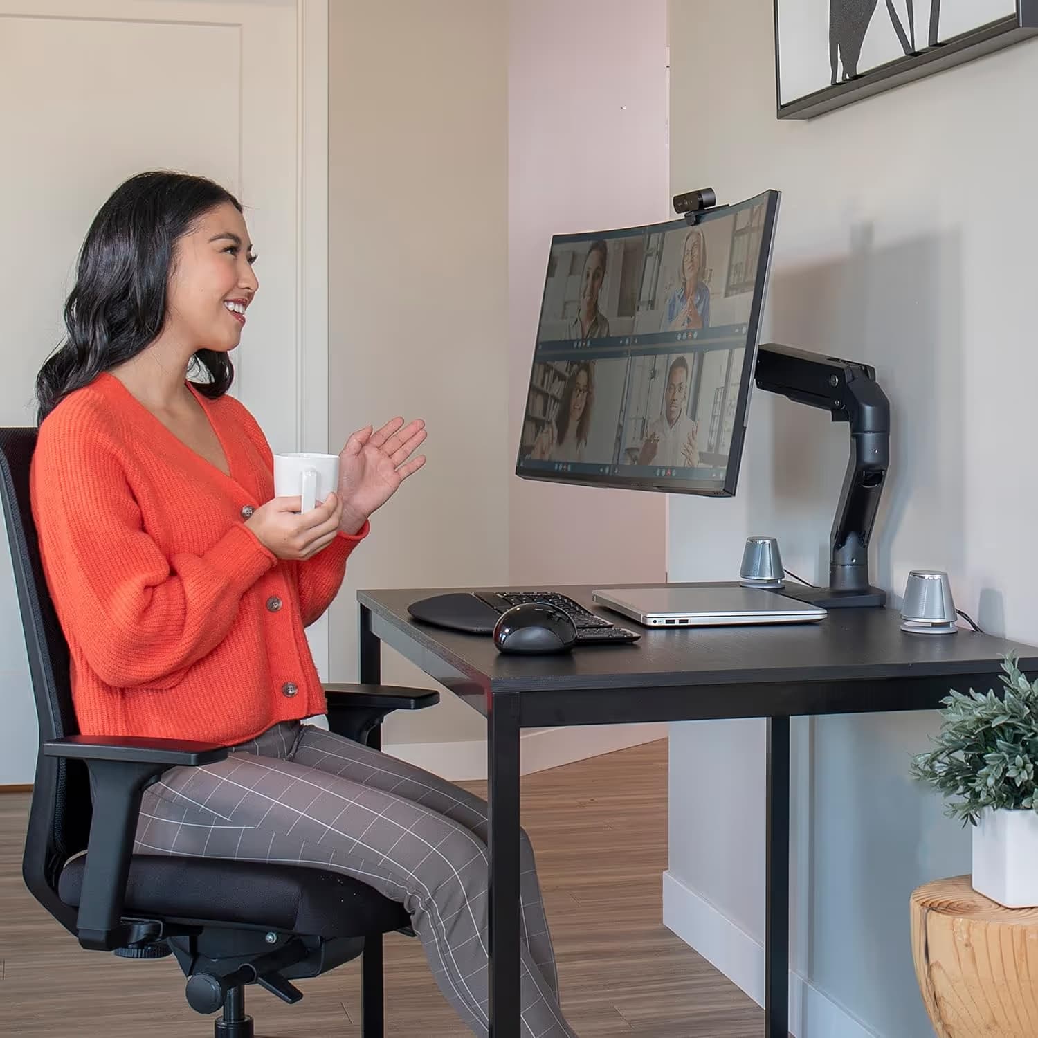 Ergotron HX Desk Monitor Arm image